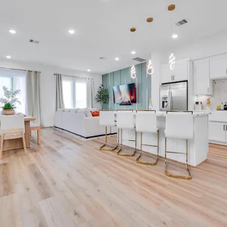 Classy 4Bd 3.5Ba With Soak Tub Backyard And Game Room